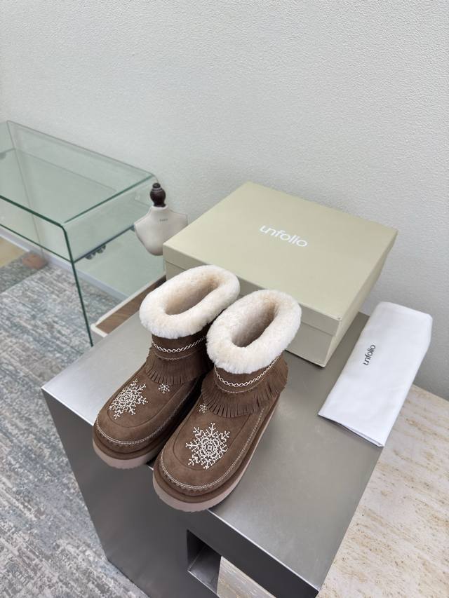 Snow Boots - Featured Style, Easy to Match, Unfolio Premium Selection. High-glo