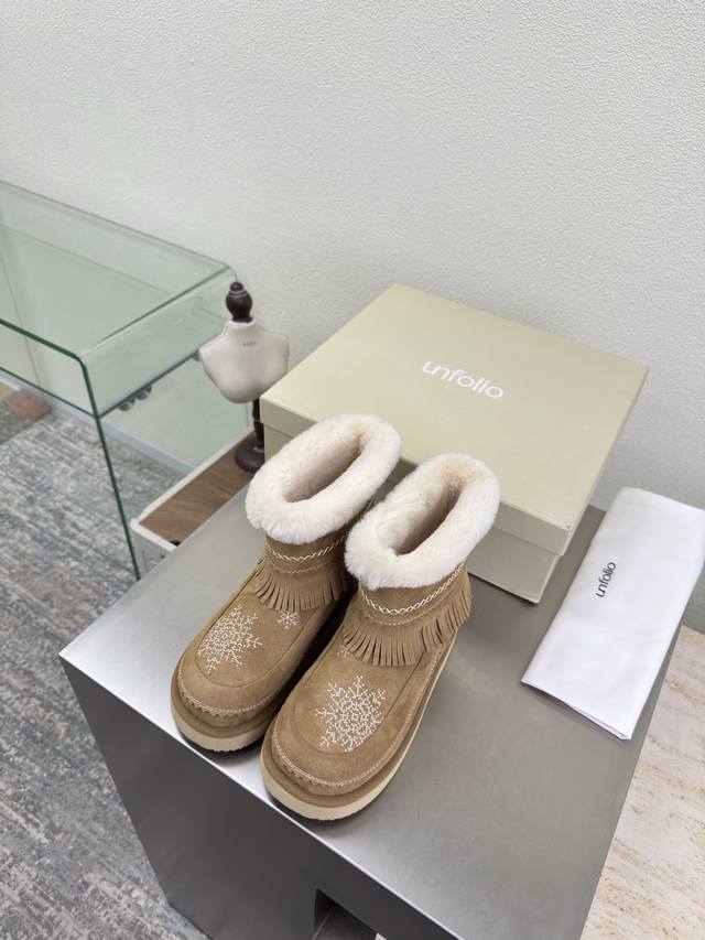 Snow Boots - Featured Style, Easy to Match, Unfolio Premium Selection. High-glo