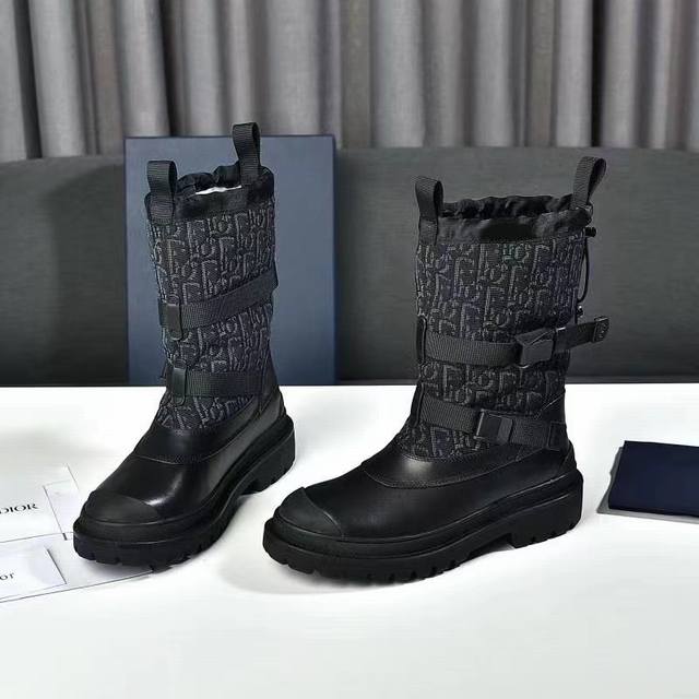 Dior's Fall/Winter new arrivals blend fashion and trendiness. Imported calfskin