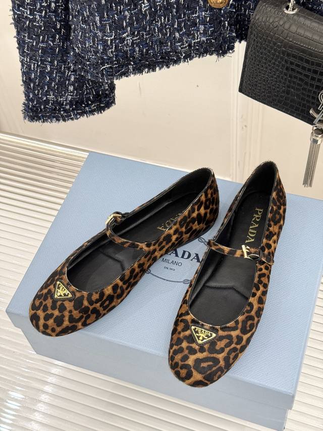 Order Notes: Original Airplane Box 10 Leopard Print Top Prada Classic Triangle