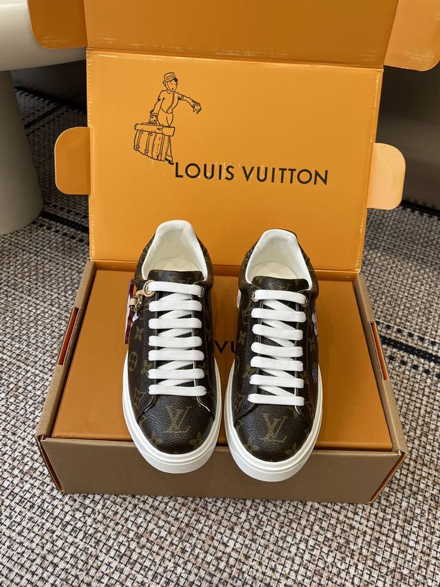 Louis Vuitton casual sneakers, white sneakers, highly recommended by many online