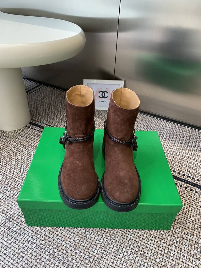 Bottega Veneta (Bv) Fall/Winter New Slip-on Fashion Riding Boots So cool, I fell