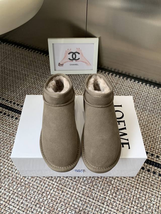 Loewe 25Ss Autumn/Winter: Loewe now has its own snow boots! Loewe sheepskin boot