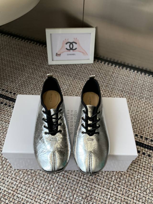 Maison Margiela Mm6 Spring/Summer 2026 New Retro Mary Jane Split-Toe Shoes Balle