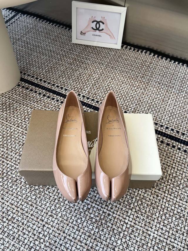 Cl X Maison Margiela 25Ss Split-Toe Flats Maison Margiela and Christian Loubouti