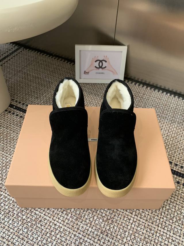 Miumiu Fall/Winter Runway New Pure Wool Snow Boots - A Warm Choice for Sweet and