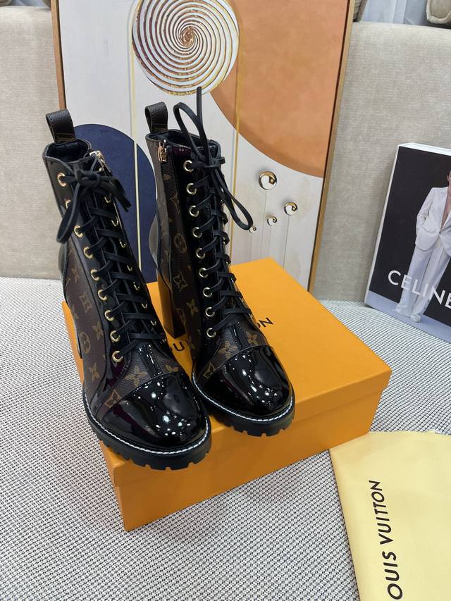 Official Website Featured Style