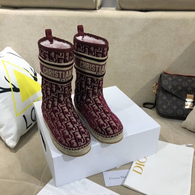 Latest quality Dior snow boots (retail purchase). These Dior Granville ankle boo