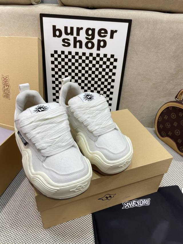 Top-tier version Xheyday's latest hot-selling canvas couple wave shoes, loafers,