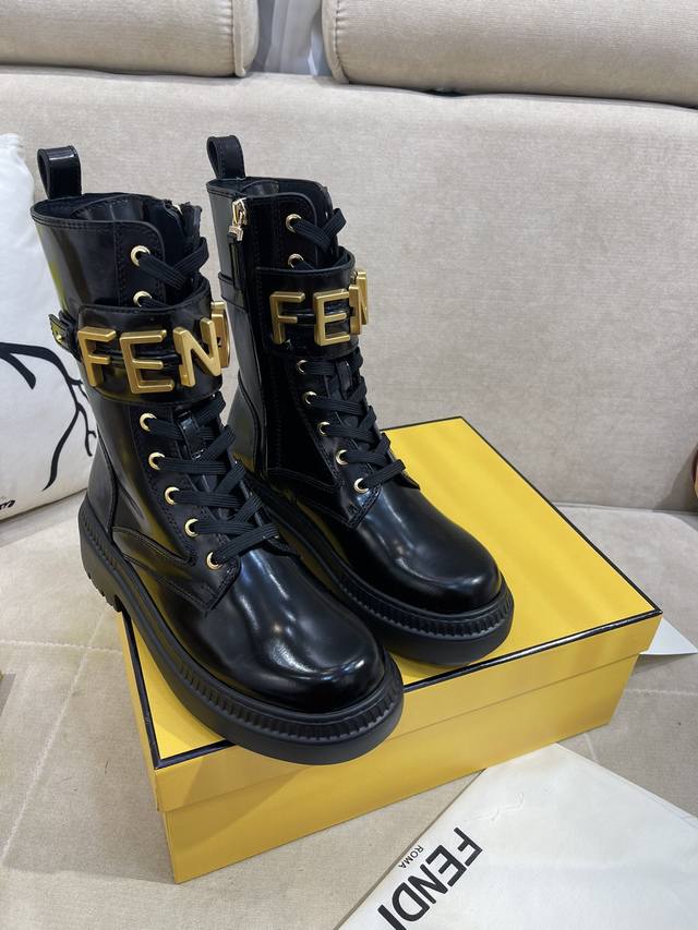 Top-tier Fendi Fall/Winter Newest Dr. Martens Boots. Original high-end custom F