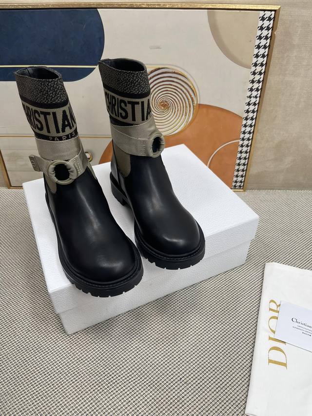 Dior Fall/Winter Classic Riding Boots, a must-have for many celebrities and infl