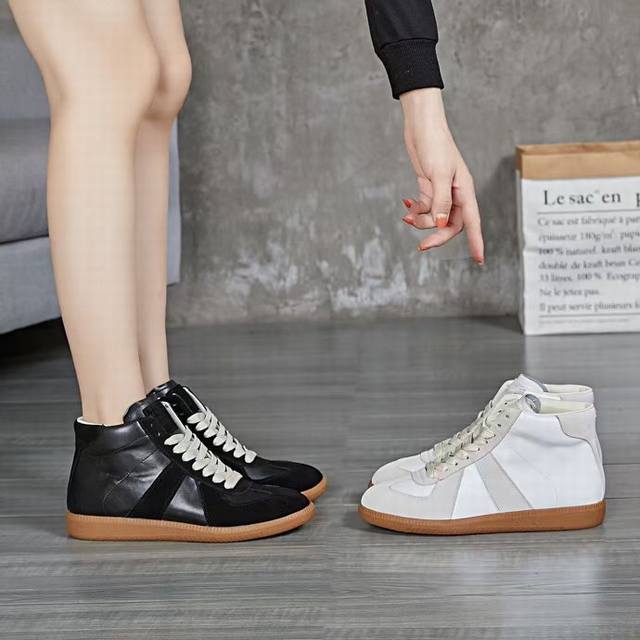 Mm6 Retro German Trainer Shoes This Replica is a German trainer shoe with a cowh