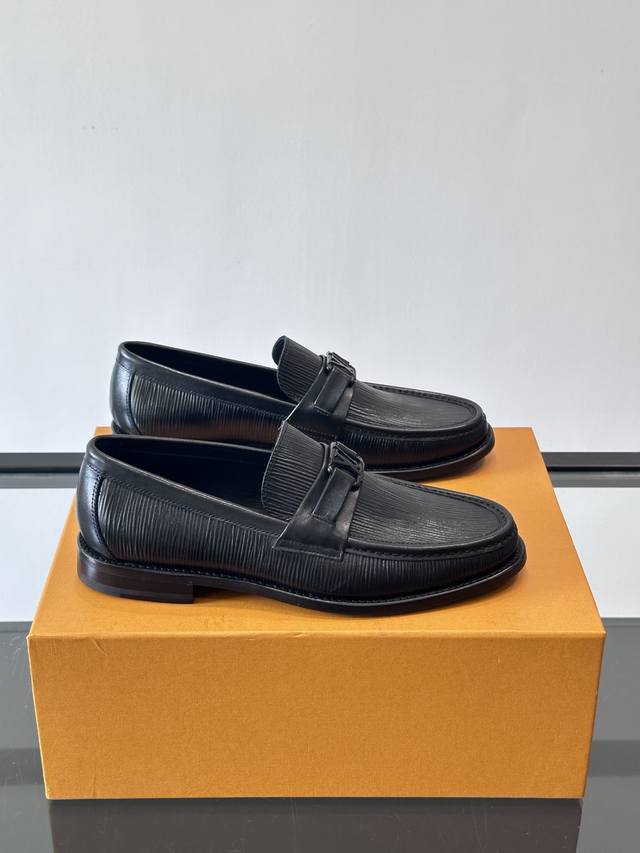 LV~High-end men's formal and casual leather shoes, classic style, high-end and s