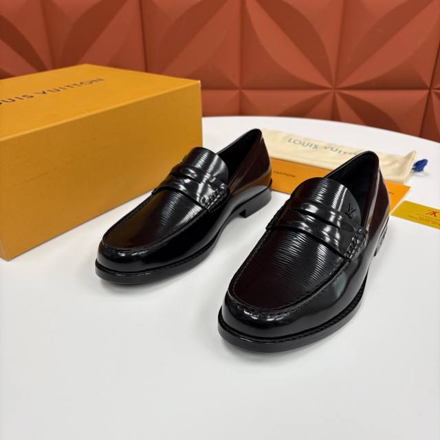 New Louis* Loafers, official price RMB 350. These Major loafers feature the bra