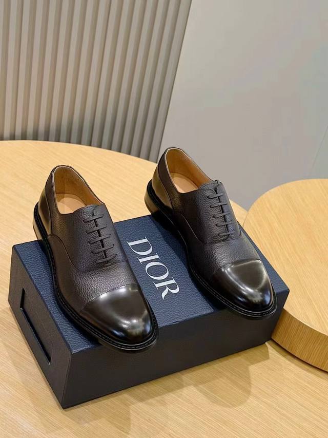 Dior Cd Men's Genuine Leather Loafers These Cd loafers embody the brand's effort