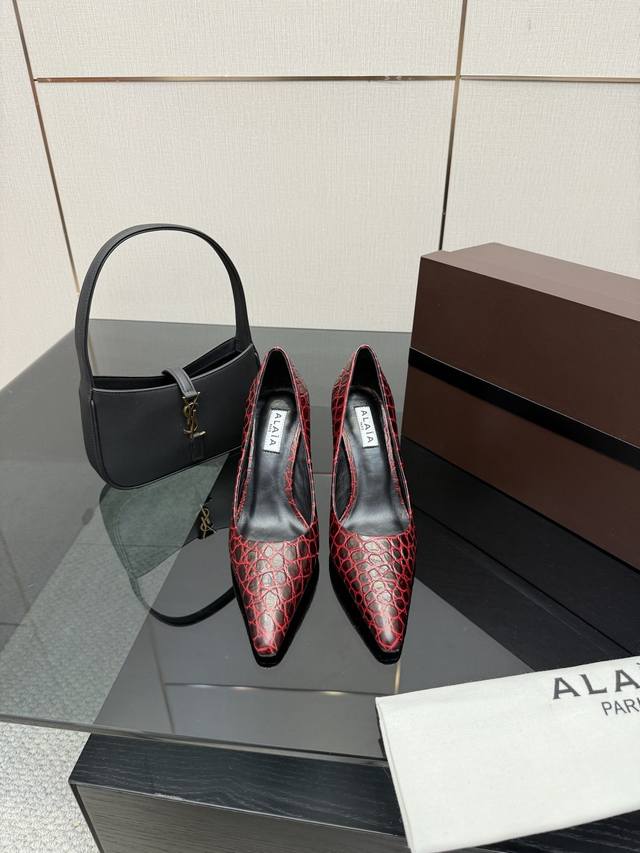 Top Quality Alaia Speechless! These high heels are so powerful! The upper is mad