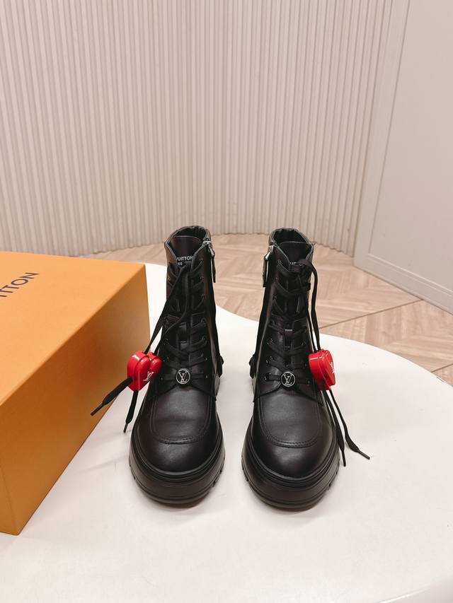 Selling LV (Louis Vuitton) 25Ss New Autumn/Winter Martin Boots, Short Boots, Ve
