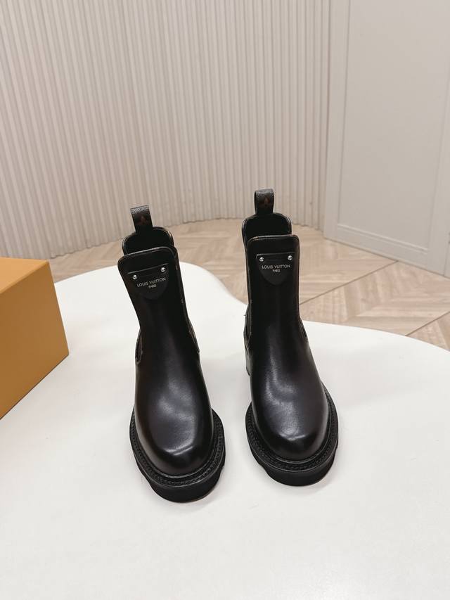 Selling LV (Louis Vuitton) 25Ss New Autumn/Winter Martin Boots, Short Boots, Ve