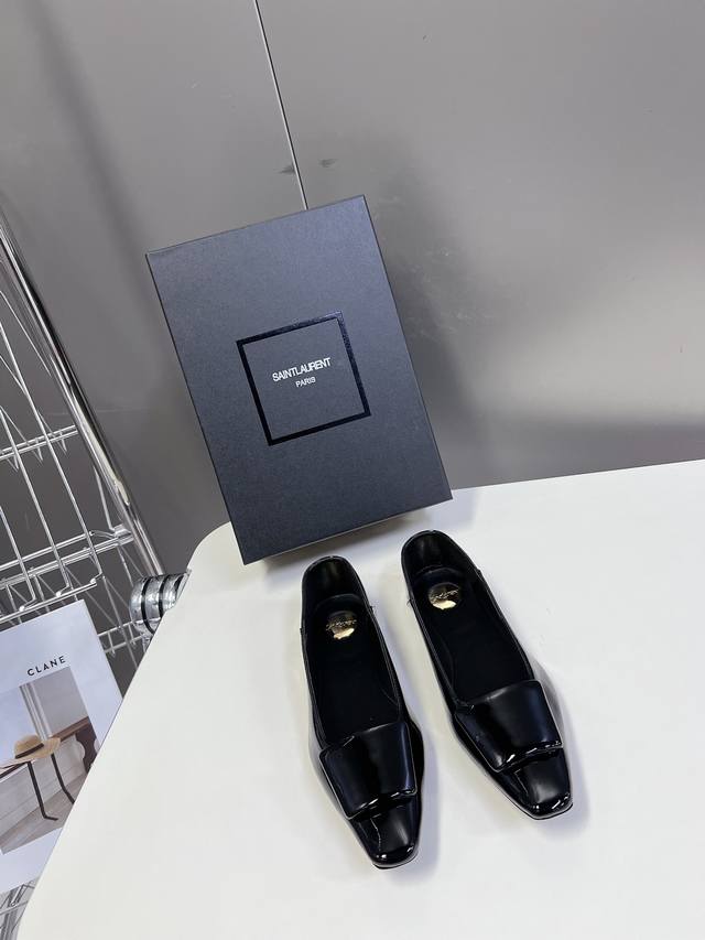 Saint Laurent's classic runway shoes, an incredibly popular style! We customize