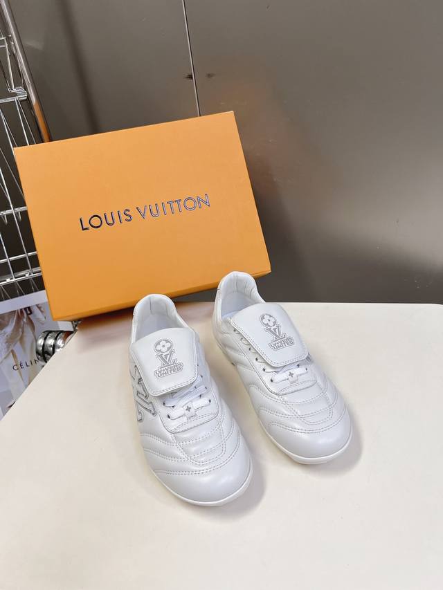 Lv Louis Vuitton's latest Footprint series couple's soccer cleats Original purch