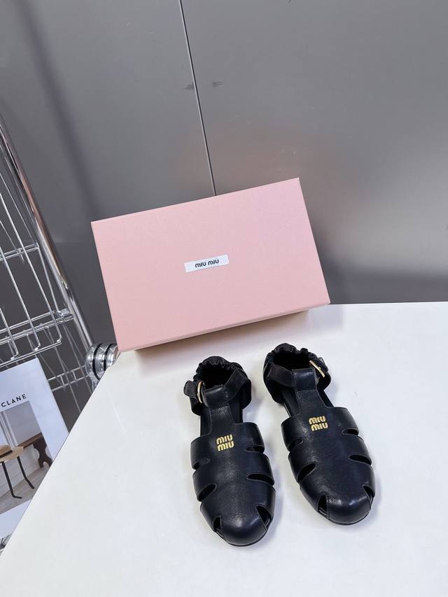 Miumiu Spring/Summer Runway Roman Sandals, Slip-on Style, Super Popular with Cel