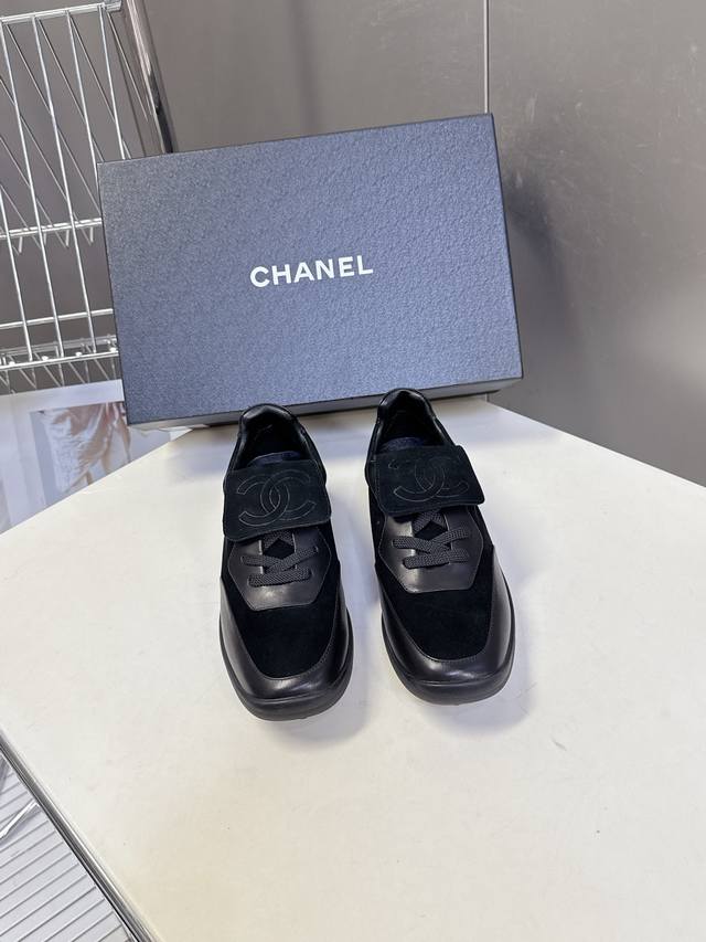 Chanel's latest retro sneakers are highly recommended by celebrities and fashion