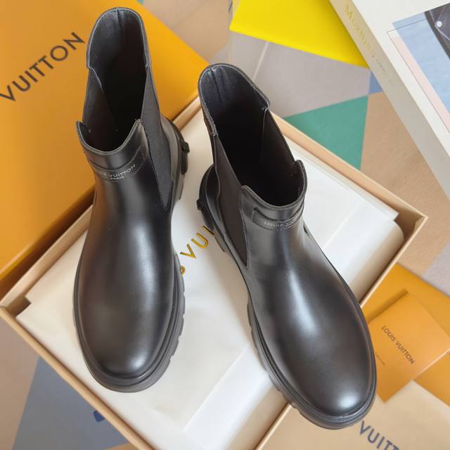 Top-tier version: Women's Louis Vuitton Squad platform Chelsea boots/ankle boots