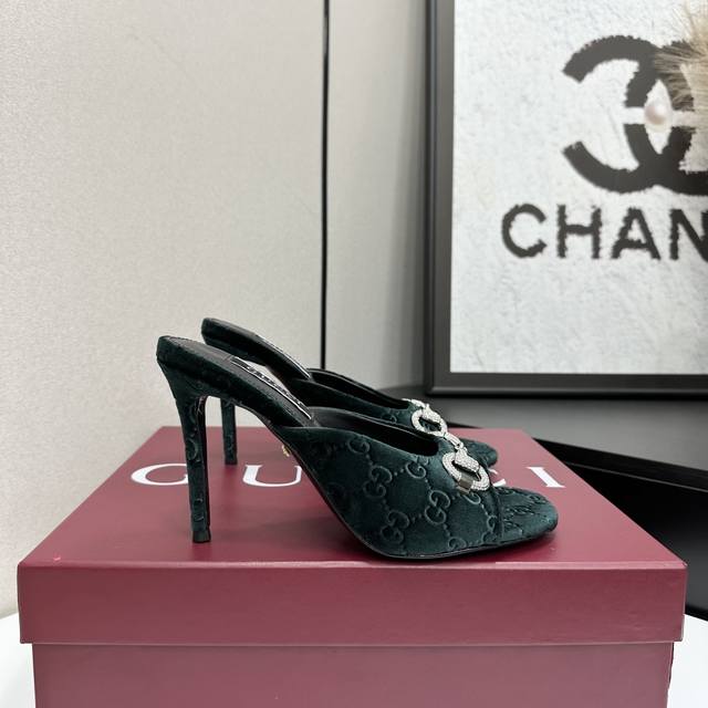 2025 Summer Gucci Latest D-Shaped Light Gold Horsebit Velvet Tumbler Sandals Thi