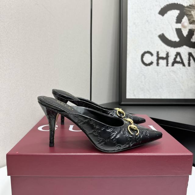 2025 Summer Gucci Latest D-Shaped Light Gold Horsebit Velvet Half-Mount Sandals