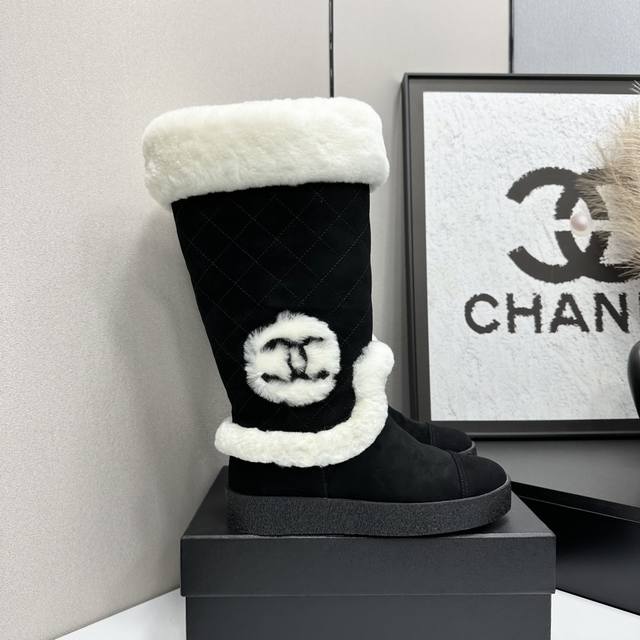 A must-have item for Chanel this fall/winter!! Chanel Fall/Winter Heavy-Duty Woo