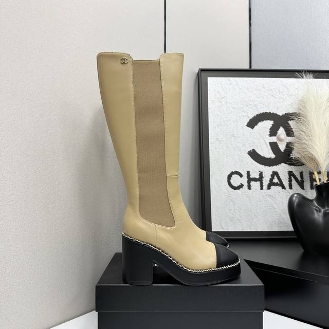 Chanel Fall/Winter Lambskin Boots, High Boots, Riding Boots The design is also t