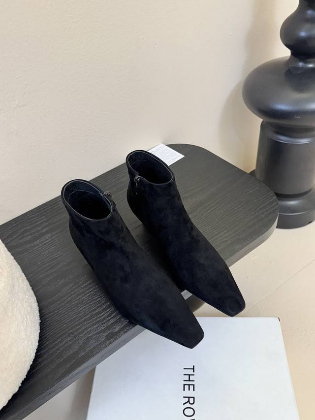 The Row25 Fall/Winter New Arrival: Square Toe Kitten Heel Ankle Boots! These ank