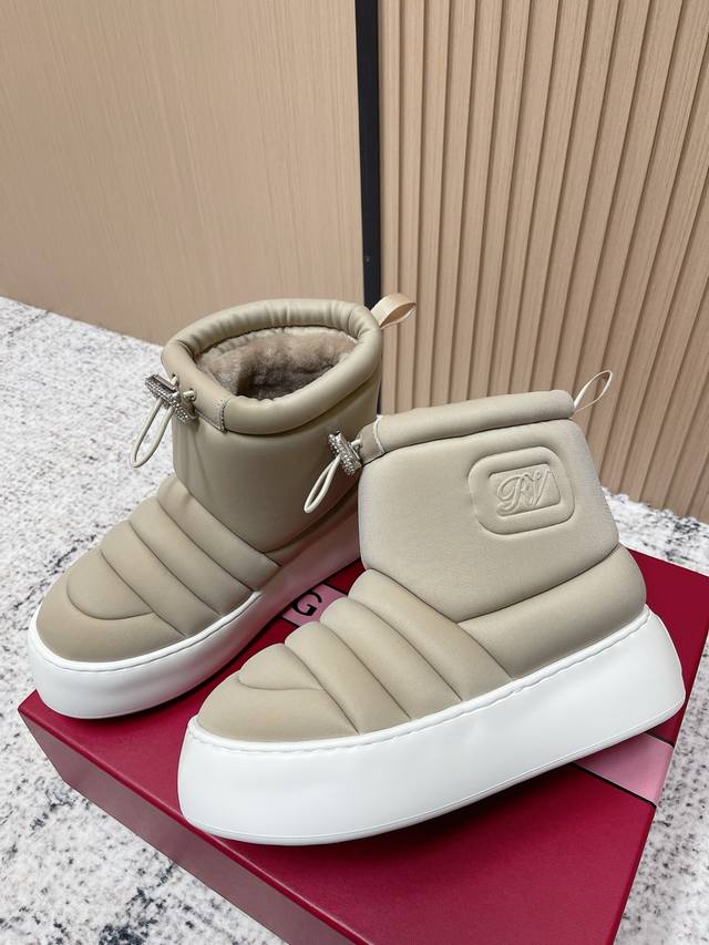 New Snow Boots, Fluffy Fabric Ankle Boots, Thick-Soled Puff Boots. The upper is