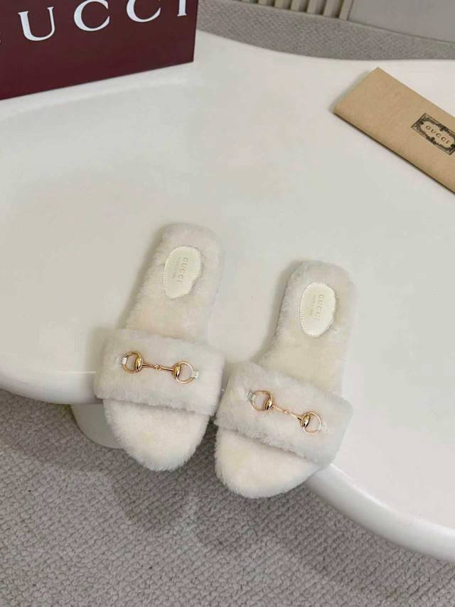 Factory Price (pp): Rubber sole, leather sole add 40 (DDD). Gucci new style fur