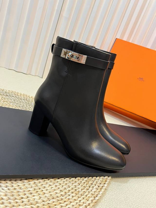 Factory Price (pp): DDD, H brand autumn/winter new ankle boots! Classic boot st