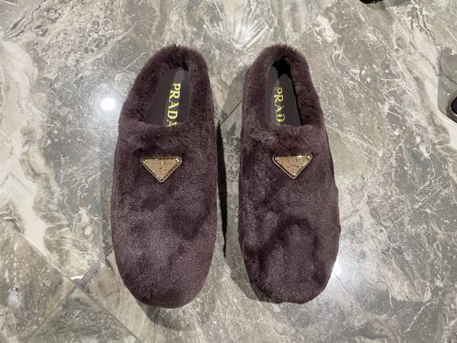 Factory Price (pp): Prada 25 Autumn/Winter Furry Slippers Series Half-Slipper W