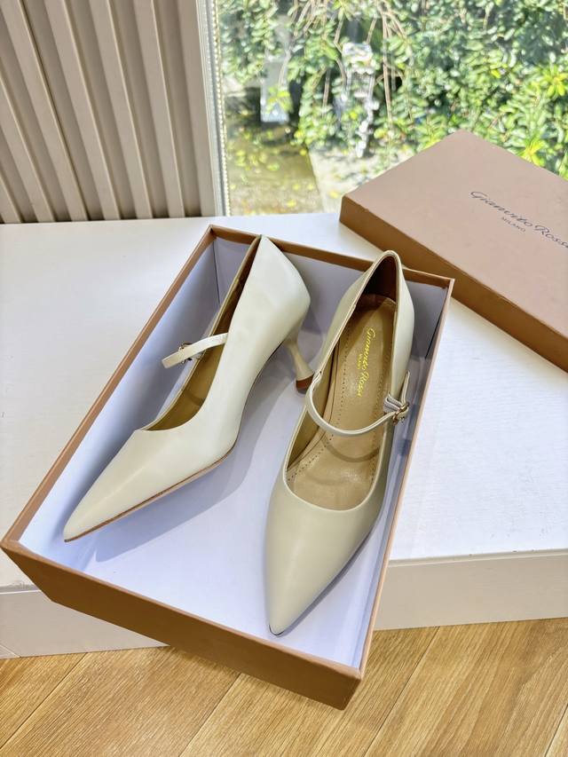 G305 Gianvitorossi 25 Single Shoes Easy to move in, square-toe ankle boots with