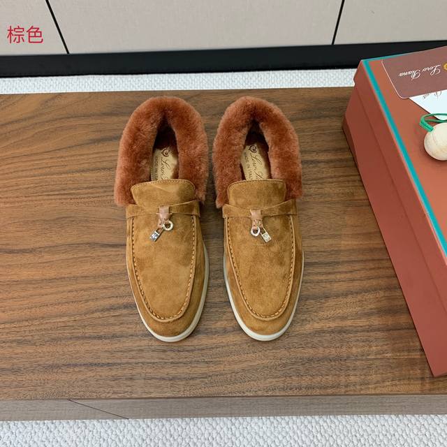 G131 What you see is what you get: Loro Piana cashmere loafers. Made with top-gr