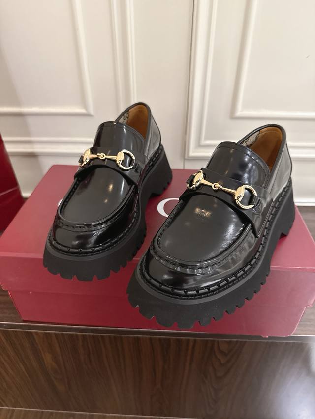 Gucci Horsebit Loafers with Grooved Sole As a tribute to the brand's equestrian