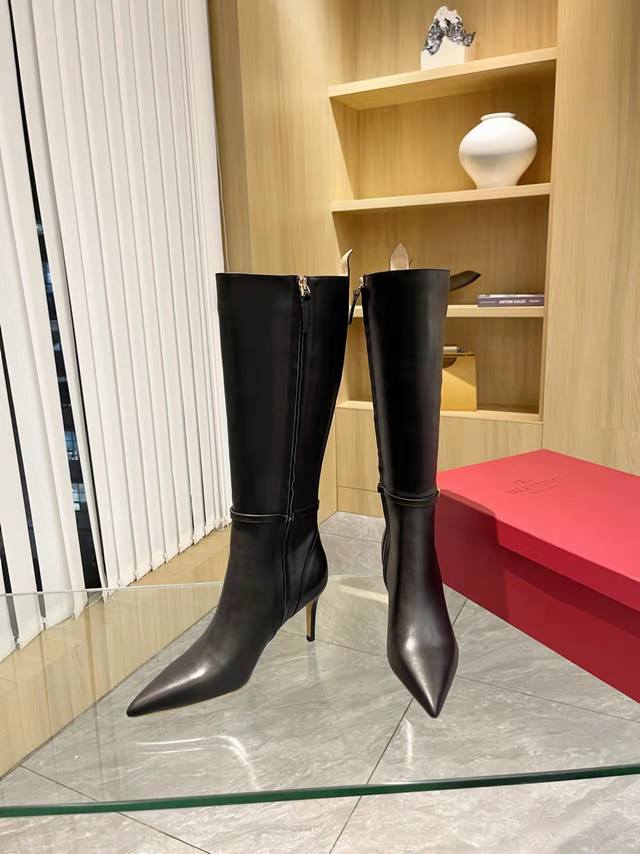 Valentino Autumn/Winter Fashion Women's Boots: Comfortable, Versatile, and Super
