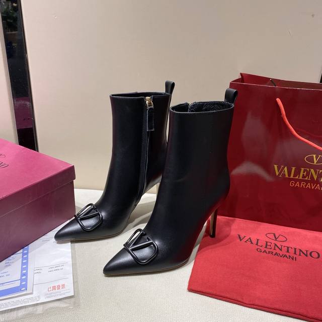 Valentino Autumn/Winter Fashion Women's Boots with Rubber and Genuine Leather S