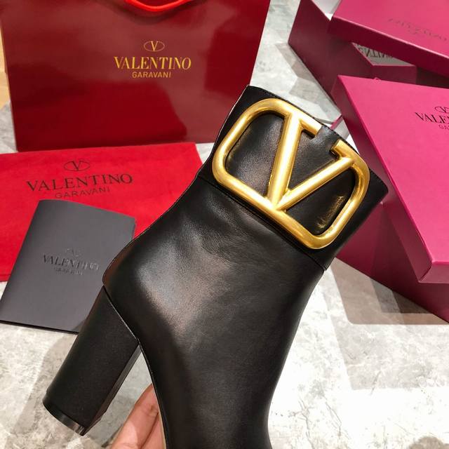 Valentino Autumn/Winter Fashion Women's Boots with Rubber and Genuine Leather S