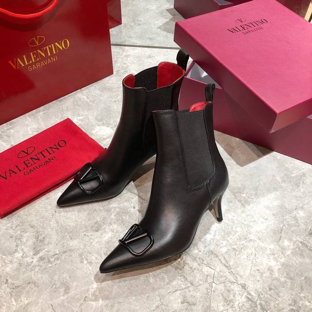 Valentino Autumn/Winter Fashion Boots with Rubber and Genuine Leather Soles: Co