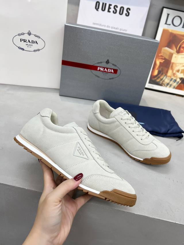 Prada couple's style, high-quality, fashionable and casual, trendy and versatil