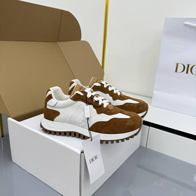 2025 New C'est Dior Sneakers, featuring a C on the left and a D on the right to