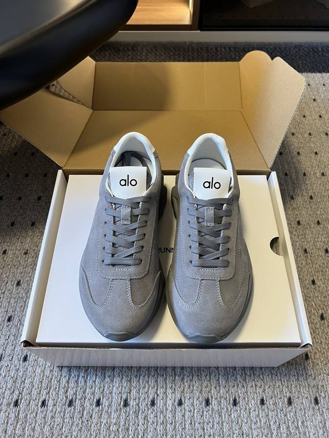 Top Quality P Alo 25Ss New Retro Silhouette Casual Sneakers The upper is made of