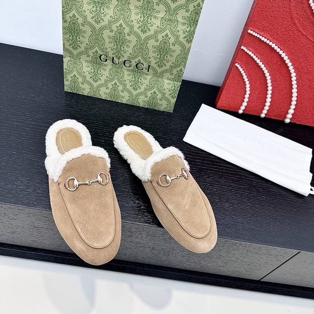 Gucci Fall/Winter 2025 New Wool Mule Slippers These mule slippers exude a relaxe