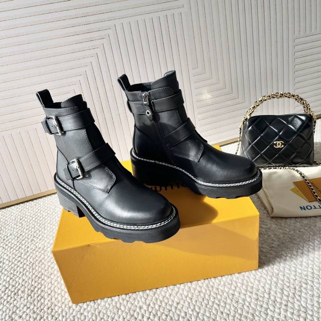 Louis Vuitto Beaubourg Chelsea Boots, Motorcycle Style, Thick Sole, Martin Boots