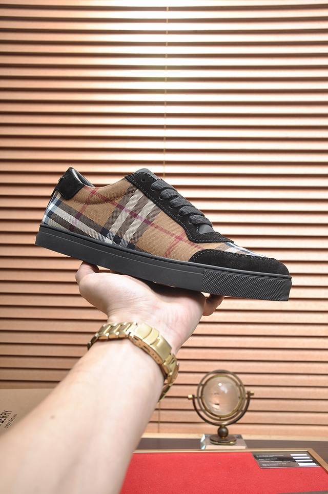 Burberry Classic Low-Top Sneakers with Leather Lining