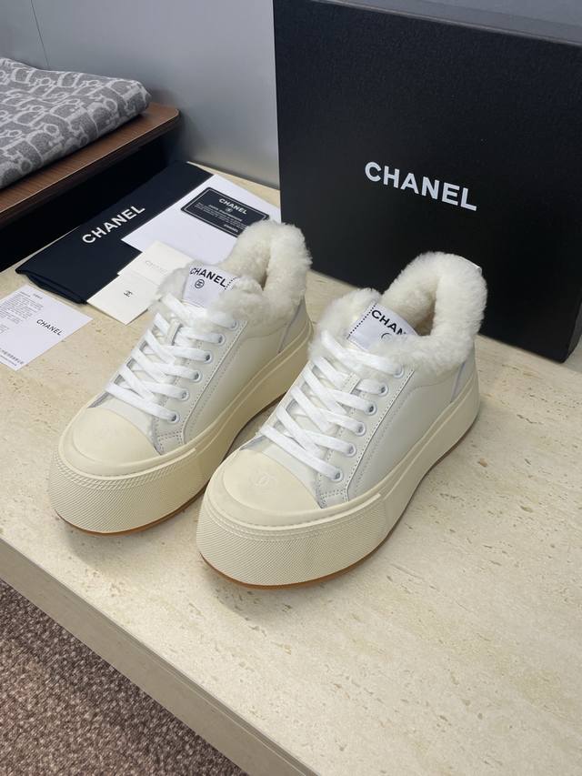 Factory price Chanel 2025 Autumn/Winter New Lace-up Casual White Sneakers with C